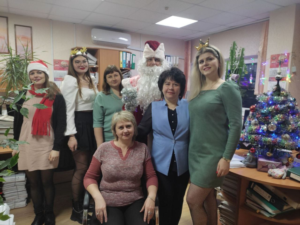 В канун новогодних праздников для сотрудников предприятия был организован конкурс на лучшее праздничное оформление кабинета к Новому году — 2024.
